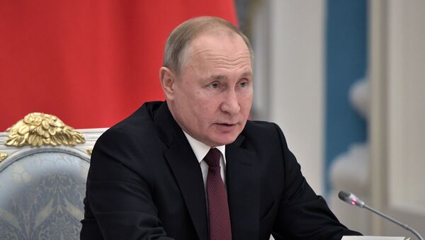 Президент РФ В. Путин провел заседание Совета при президенте РФ по стратегическому развитию и национальным проектам - Sputnik Ўзбекистон