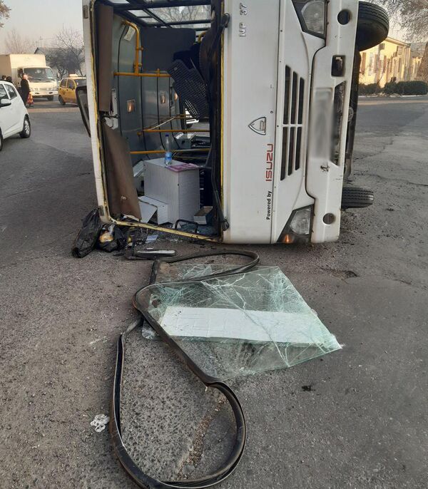 ДТП с автобусом и грузовиком в Коканде: пострадали 10 человек - Sputnik Узбекистан