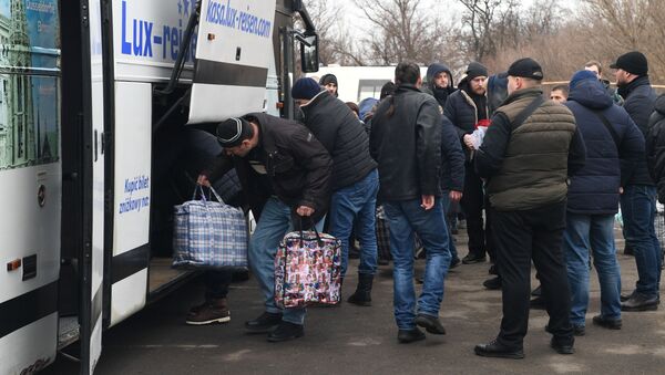 Обмен военнопленными между ДНР, ЛНР и Украиной в Донецкой области - Sputnik Узбекистан