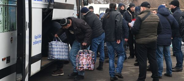 Обмен военнопленными между ДНР, ЛНР и Украиной в Донецкой области - Sputnik Узбекистан