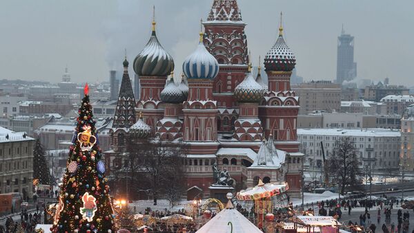 ГУМ-каток на Красной площади в Москве - Sputnik Узбекистан