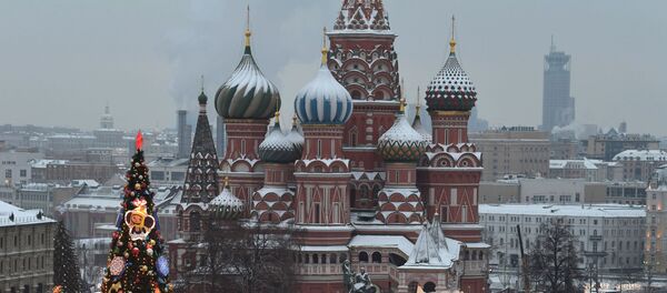 ГУМ-каток на Красной площади в Москве - Sputnik Узбекистан