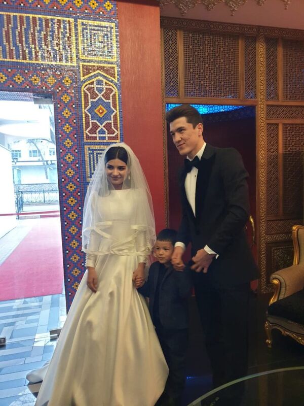 Футболист Элдор Шомуродов женился — видео - Sputnik Узбекистан