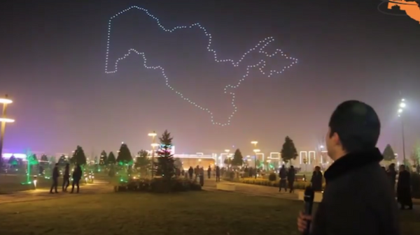 Впервые в Ташкенте прошло красочное шоу дронов - видео - Sputnik Ўзбекистон
