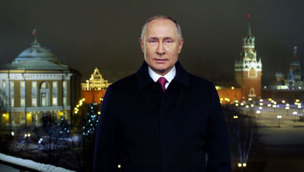 Путин поздравил россиян с Новым годом - видео - Sputnik Узбекистан