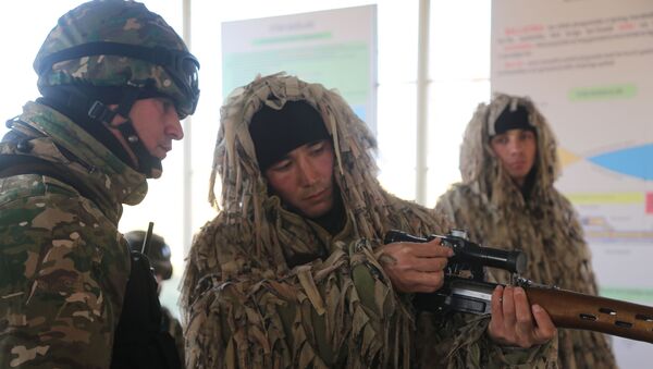 Военные учения, прошедшие на Чирчикском полигоне на базе учебного центра Академии Вооруженных сил Узбекистана - Sputnik Узбекистан