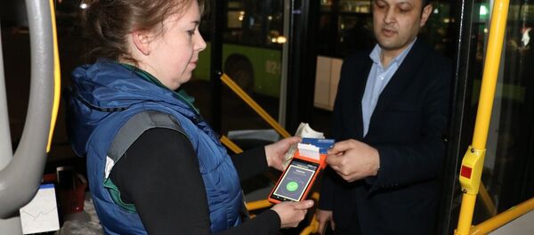 В автобусах Ташкента заработали единые транспортные карты. - Sputnik Узбекистан