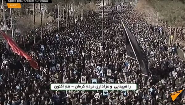 В Иране Тысячи человек по всей стране вышли на митинг после убийства генерала Сулеймани США - Sputnik Ўзбекистон