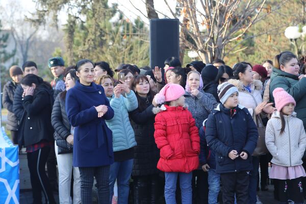 Marafon g‘oliblariga diplom va sovg‘alar topshirildi - Sputnik O‘zbekiston