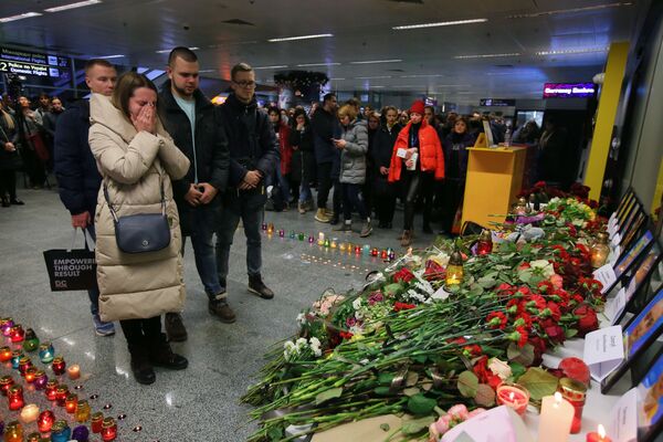 Память погибших в авиакатастрофе в Тегеране почтили в Киеве - Sputnik Узбекистан