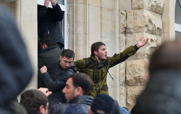 Протестующие штурмуют администрацию президента Абхазии - Sputnik Ўзбекистон