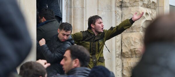 Протестующие штурмуют администрацию президента Абхазии - Sputnik Узбекистан