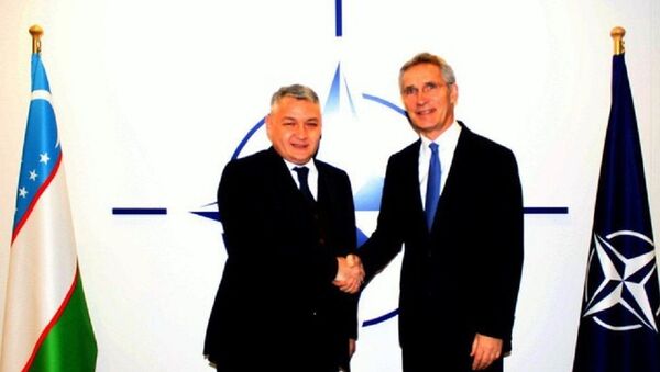Дильёр Хакимов вручил верительные грамоты генсеку НАТО - Sputnik Узбекистан