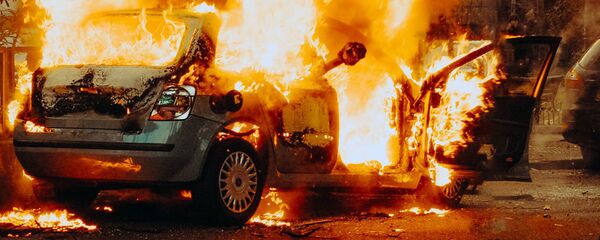 Горящий автомобиль. Иллюстративное фото Горящий автомобиль. Иллюстративное фото - Sputnik Ўзбекистон