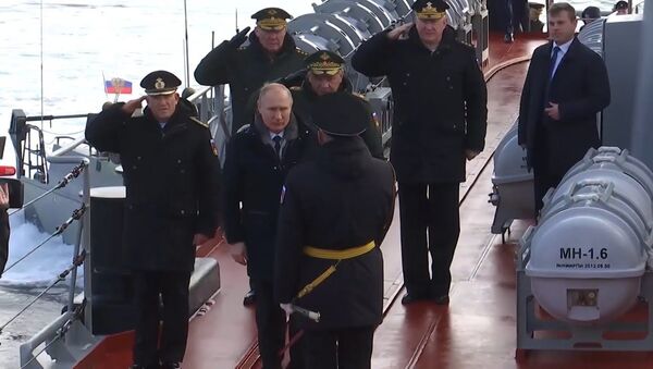 Владимир Путин понаблюдал за учениями ВМФ у берегов Крыма  - Sputnik Узбекистан