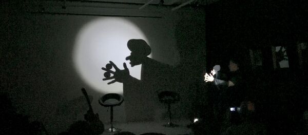 Театр теней - творческий вечер Миахила Михелева в Ташкенте Театр теней - творческий вечер Миахила Михелева в Ташкенте - Sputnik Узбекистан