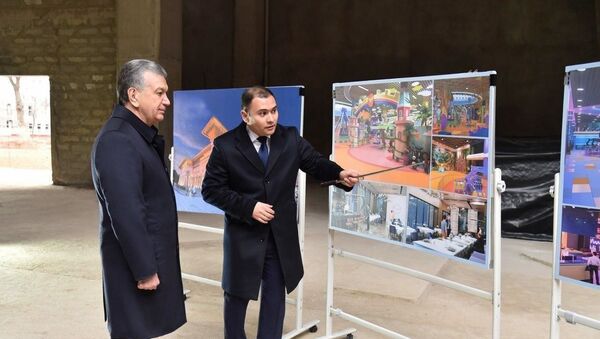 Президент Узбекистана Шавкат Мирзиёев ознакомился с ходом реконструкции Национального парка имени Алишера Навои в Ташкенте - Sputnik Ўзбекистон