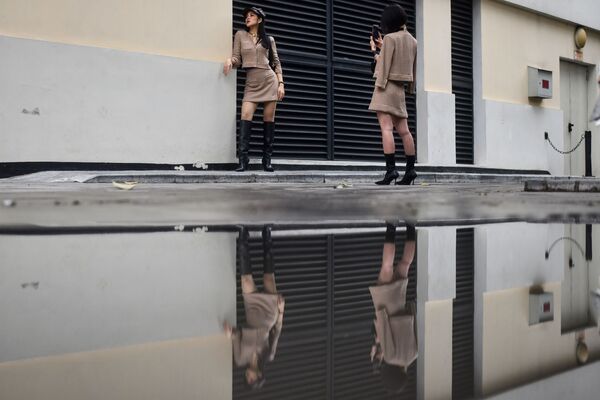 Девушки во время фотосессии в Ханое, Вьетнам - Sputnik Узбекистан