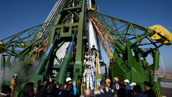 Старт космического корабля Союз ТМА-19М с космодрома Байконур - Sputnik Узбекистан