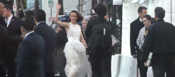 Толпа фанатов криками встретила актеров Звездных войн в Лос-Анджелесе - Sputnik Узбекистан