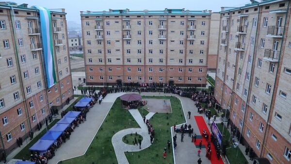 В честь 28-летия Вооружённых сил Узбекистана 924 военнослужащим вручили ключи от новых квартир - Sputnik Ўзбекистон
