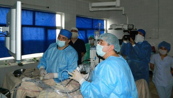 Первая нейрохирургическая операция в Узбекистане - Sputnik Ўзбекистон