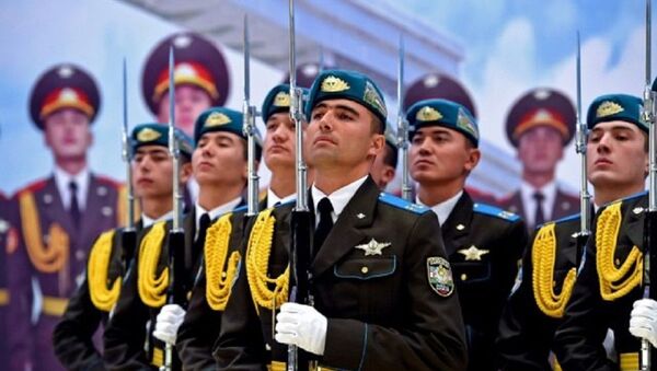 Шавкат Мирзиёев наградил военнослужащих Узбекистана - Sputnik Узбекистан