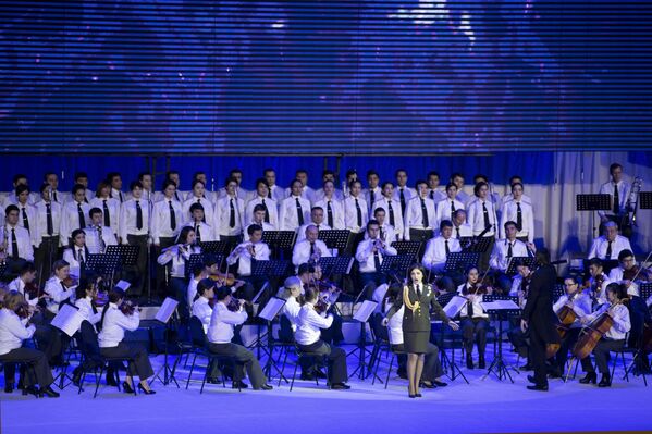 Праздничный концерт во Дворце Дружбы народов в честь Дня защитников Родины - Sputnik Узбекистан