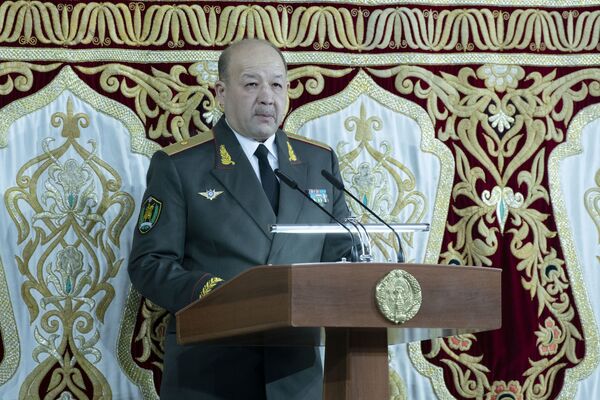 Во время торжественного вечера министр обороны Узбекистана Баходир Курбанов поздравил военнослужащих с праздником  - Sputnik Узбекистан