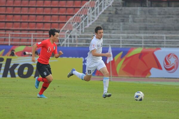 Узбекистан проиграл Южной Корее на ЧА по футболу, но проходит в плей-офф Узбекистан проиграл Южной Корее на ЧА по футболу, но проходит в плей-офф - Sputnik Узбекистан