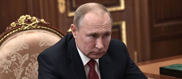 Рабочая встреча президента РФ В. Путина с главой ФНС М. Мишустиным - Sputnik Ўзбекистон