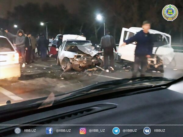 В Ташкенте произошло ДТП на мосту Бунедкор - фото - Sputnik Узбекистан