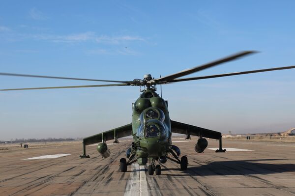 Министерство обороны продемонстрировало силу ВВС Узбекистана - кадры учений - Sputnik Узбекистан