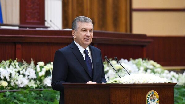 Президент Узбекистана Шавкат Мирзиёев на первом после выборов заседании Законодательной палаты Олий Мажлиса - Sputnik Узбекистан