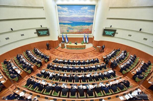 Президент Шавкат Мирзиёев на заседании Сената Олий Мажлиса - Sputnik Узбекистан