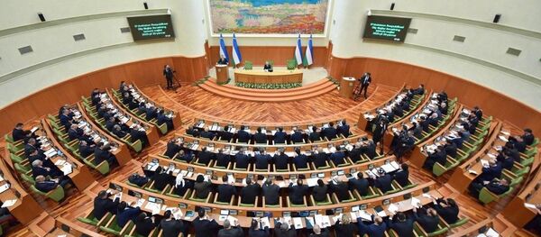 Президент Шавкат Мирзиёев на заседании Сената Олий Мажлиса Президент Шавкат Мирзиёев на заседании Сената Олий Мажлиса - Sputnik Ўзбекистон