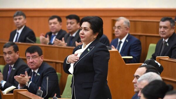 Танзила Нарбаева во время заседания Сената - Sputnik Ўзбекистон