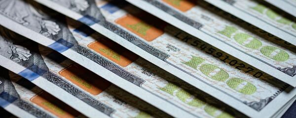 Купюры американских долларов Купюры американских долларов - Sputnik Ўзбекистон