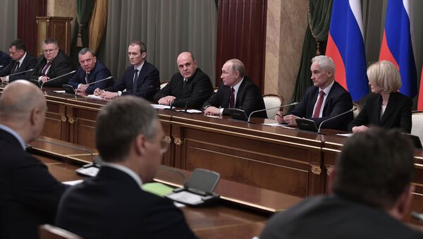 Президент РФ В. Путин провел встречу с новым правительством РФ - Sputnik Узбекистан