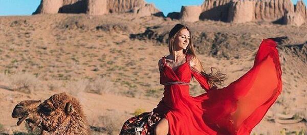 Xorijiy turistlar asosan Tuproqqal’a, Ayozqal’a, Katta Guldursun qal’a singari tarixiy obidalarga tashrif uyushtiradilar. - Sputnik O‘zbekiston