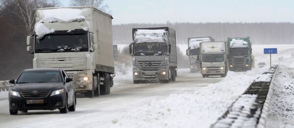 Трасса М5 в Челябинской области после метели Трасса М5 в Челябинской области после метели - Sputnik Ўзбекистон