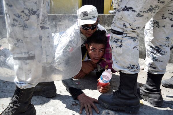 Задержание мигранта недалеко от границы между Гватемалой и Мексикой - Sputnik Узбекистан