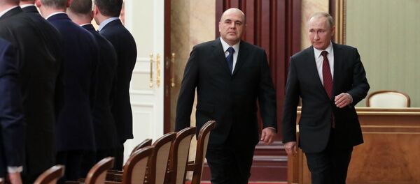 Predsedatel pravitelstva RF Mixail Mishustin i prezident RF Vladimir Putin pered nachalom vstrechi s chlenami pravitelstva RF - Sputnik O‘zbekiston