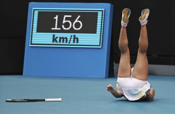 Румынская теннисистка Симона Халеп в матче против американки Дженнифер Брейди на чемпионате Australian Open - Sputnik Узбекистан