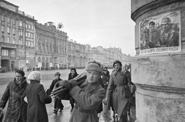 На Невском проспекте блокадного Ленинграда, 1941 год - Sputnik Узбекистан