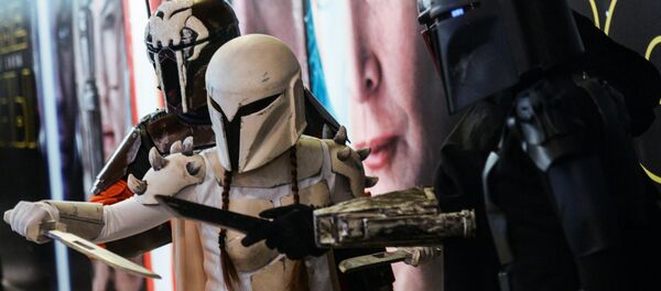 Zvozdnie Voyni: Probujdenie Sili filmi premyerasi. - Sputnik O‘zbekiston