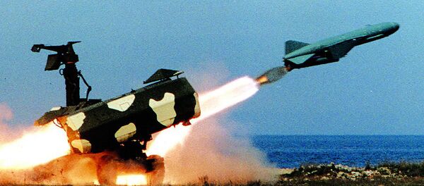 Пуск противокорабельной ракеты с наземного комплекса Пуск противокорабельной ракеты с наземного комплекса - Sputnik Ўзбекистон