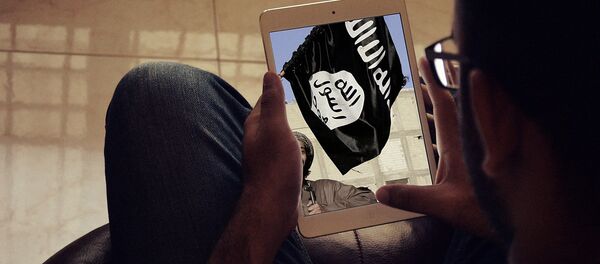 Просмотр запрещенных агитационных материалов Просмотр запрещенных агитационных материалов - Sputnik Ўзбекистон