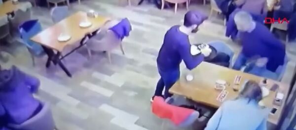 Elazığ'daki 6,8'lik deprem kamerada: Kelime-i Şehadet getirdi Elazığ'daki 6,8'lik deprem kamerada: Kelime-i Şehadet getirdi - Sputnik Узбекистан