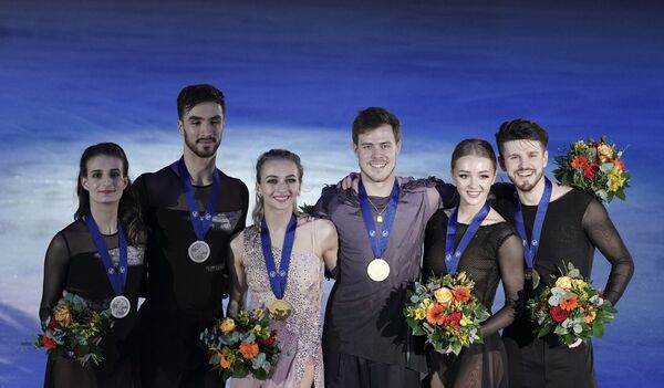 Российские фигуристы заняли весь призовой пьедестал чемпионата Европы Российские фигуристы заняли весь призовой пьедестал чемпионата Европы - Sputnik Узбекистан